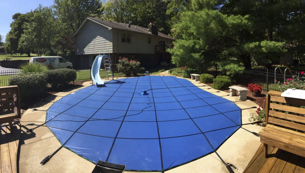Tara's pool cover solid with automatic pump blue