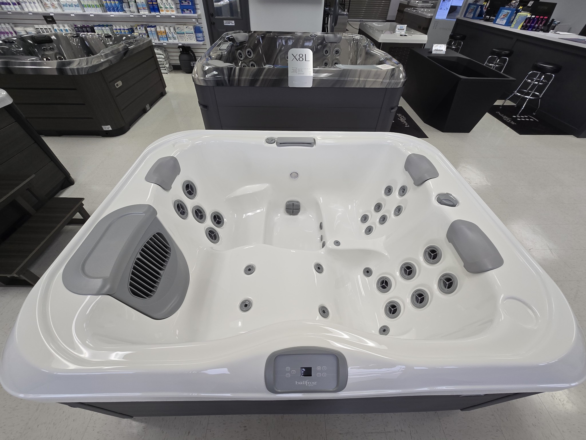 Bullfrog X5L 2024 Floor Model - Lafayette Pool and Spa